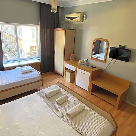 Mola Hotel *