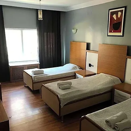 Mola Hotel *