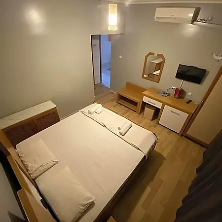 Mola Hotel *