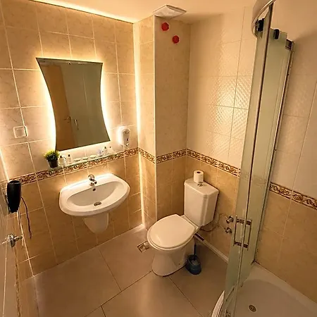 Hotel Mola *
