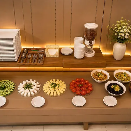 Mola Hotel *
